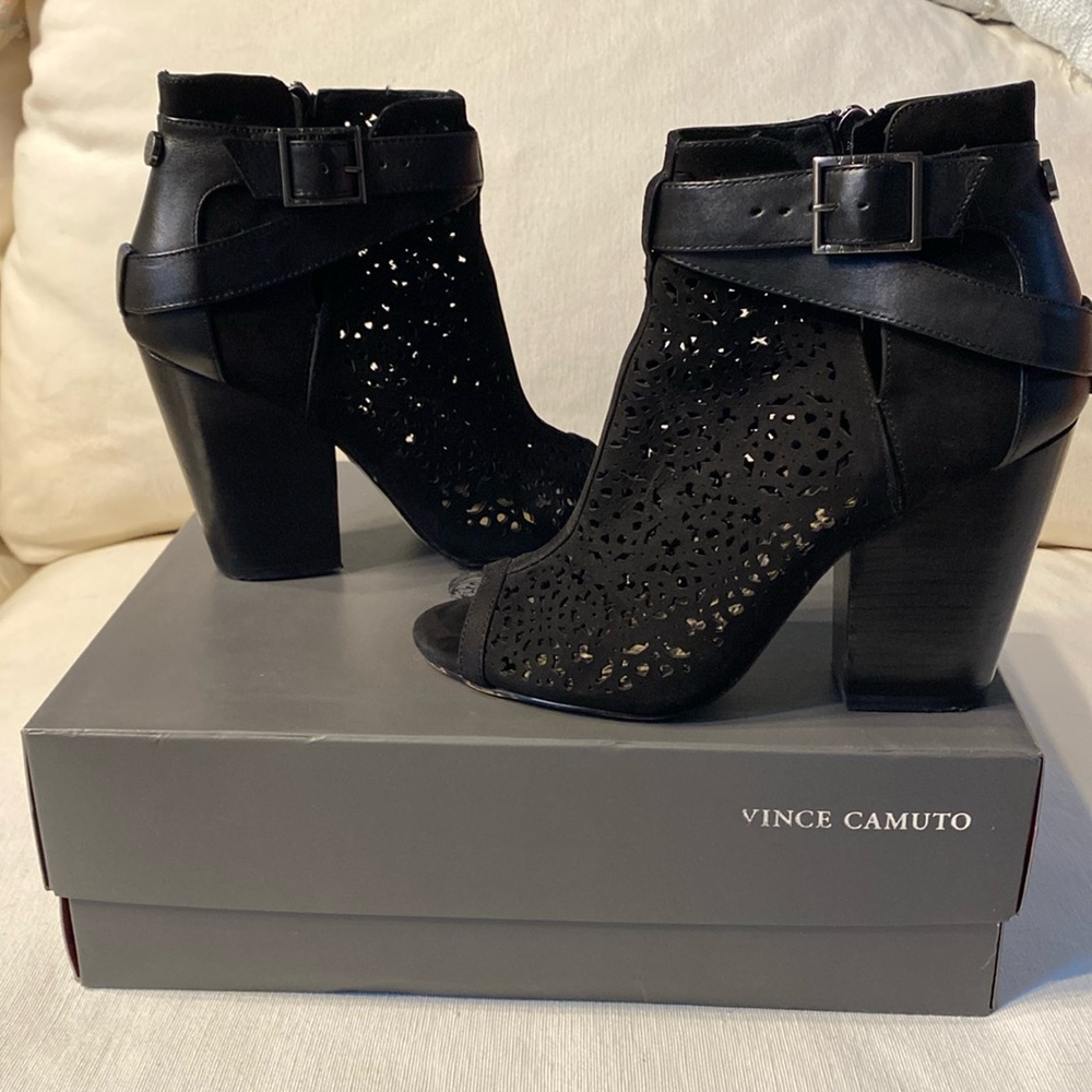 Vince Camuto VC Maizy Black Nubuck/Veg Vachetta Booties Boots Heels Size 6